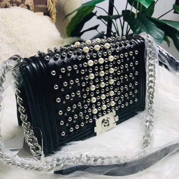 Handbags - 🆕️💕Black Pearl & Studs Structure Shoulder Bag